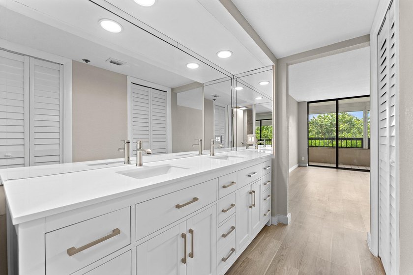 Welcome to this spacious beautifully updated two-bedroom - photo 8