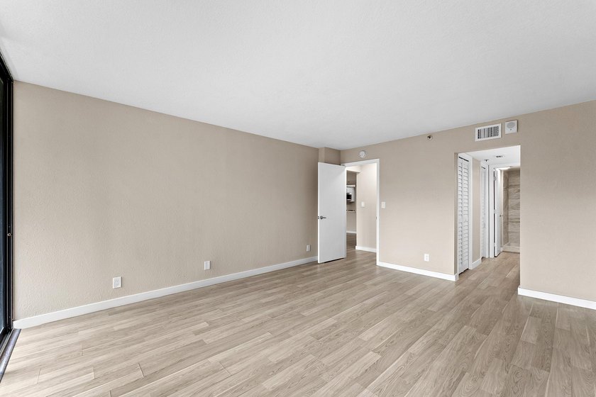 Welcome to this spacious beautifully updated two-bedroom - photo 10
