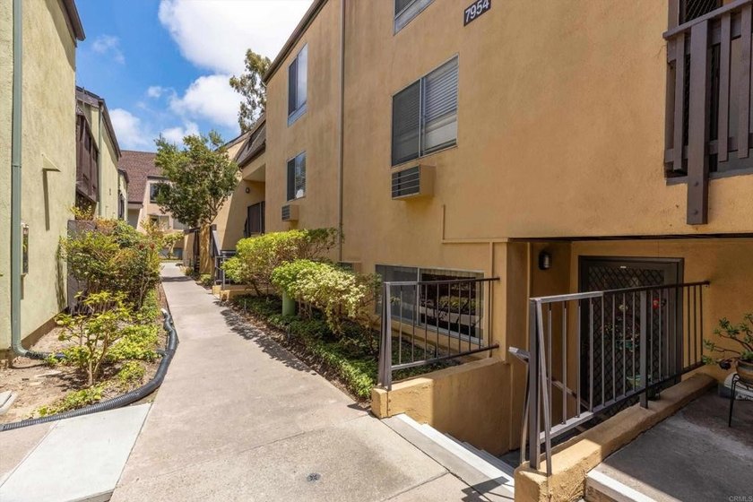 Welcome to this well-kept 2-bedroom, 2 full bath condo with 894 - photo 23