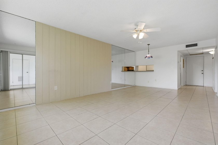 Freshly painted and exceptionally maintained, this bright and - photo 3