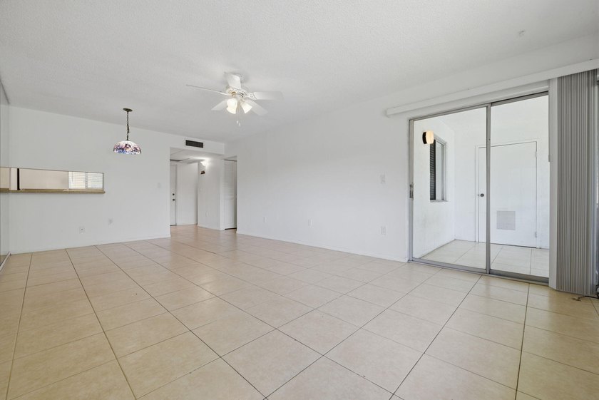 Freshly painted and exceptionally maintained, this bright and - photo 5