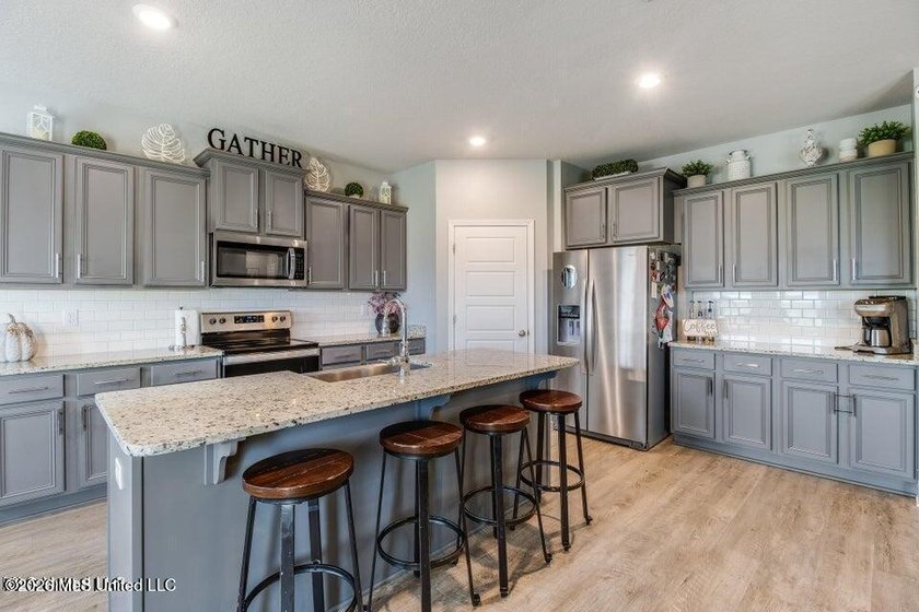 Beautiful 4-bedroom, 2-bath home in the heart of D'Iberville - photo 7