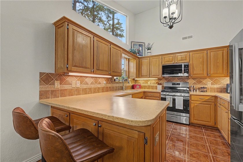Tired of looking at the same cookie cutter homes? This 3 bedroom - photo 11