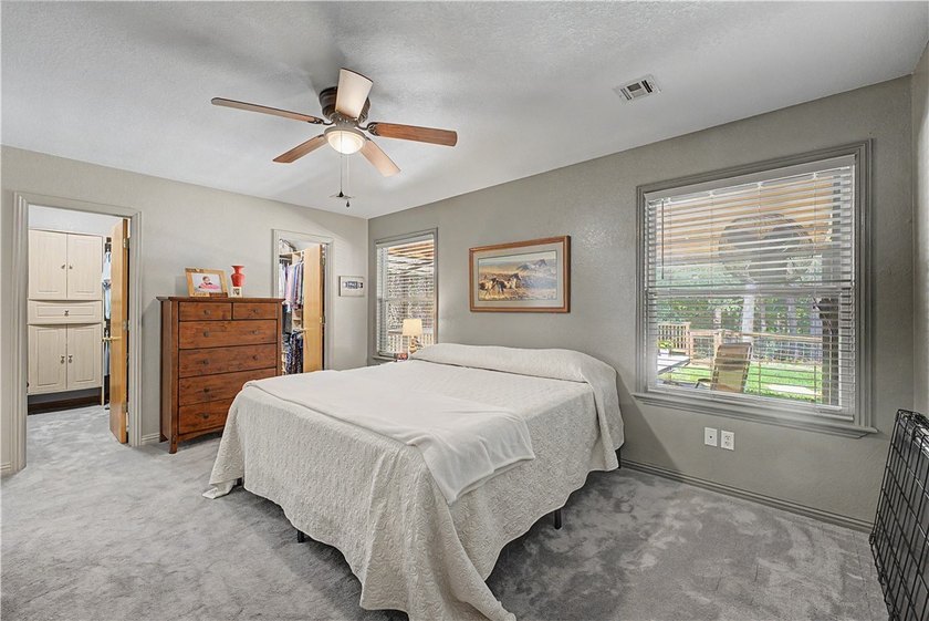 Tired of looking at the same cookie cutter homes? This 3 bedroom - photo 15