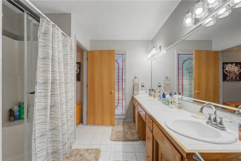Tired of looking at the same cookie cutter homes? This 3 bedroom - photo 17