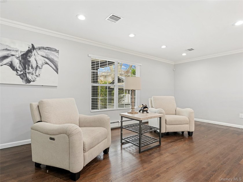 Welcome to the perfect blend of luxury and comfort located in - photo 17