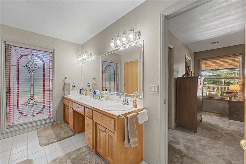Tired of looking at the same cookie cutter homes? This 3 bedroom - photo 19