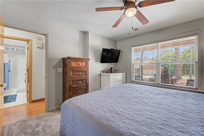 Tired of looking at the same cookie cutter homes? This 3 bedroom - photo 24