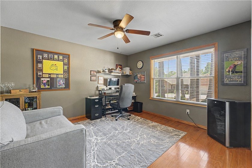 Tired of looking at the same cookie cutter homes? This 3 bedroom - photo 27