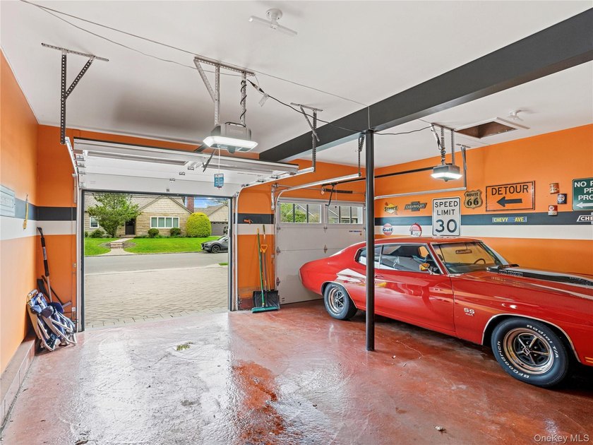 Welcome to the perfect blend of luxury and comfort located in - photo 31