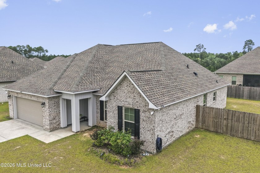 ADORABLE brick home on a large corner lot in Rosalie Place! The - photo 43