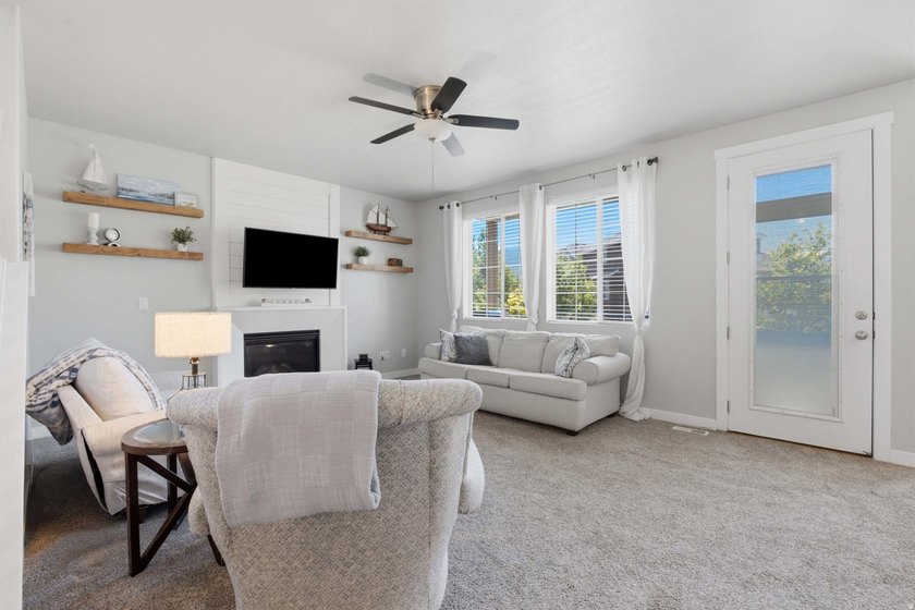 2 STORY UPGRADED IVORY BUILT GEM- Dreamy Great room/kitchen - photo 12