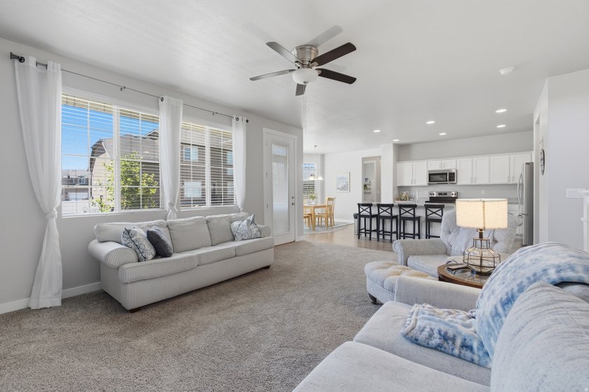 2 STORY UPGRADED IVORY BUILT GEM- Dreamy Great room/kitchen - photo 13
