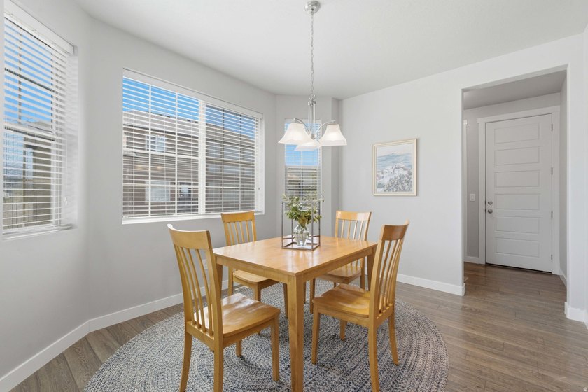 2 STORY UPGRADED IVORY BUILT GEM- Dreamy Great room/kitchen - photo 16