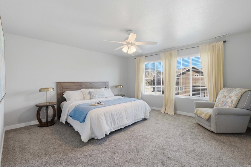 2 STORY UPGRADED IVORY BUILT GEM- Dreamy Great room/kitchen - photo 25