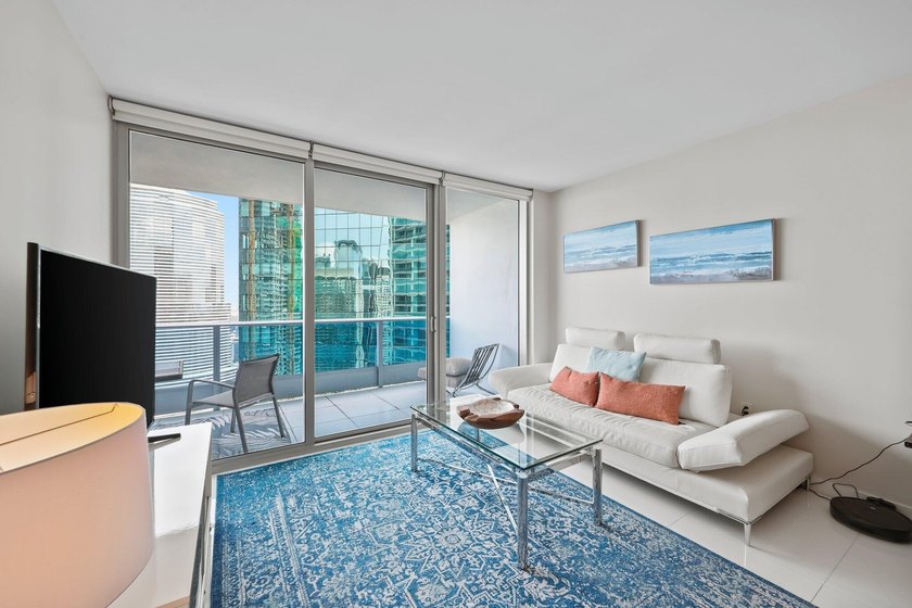 Welcome to Residence 3909 at the prestigious Epic Residences - photo 4