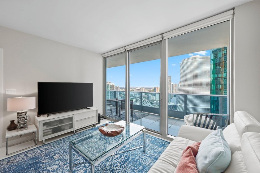 Welcome to Residence 3909 at the prestigious Epic Residences - photo 5