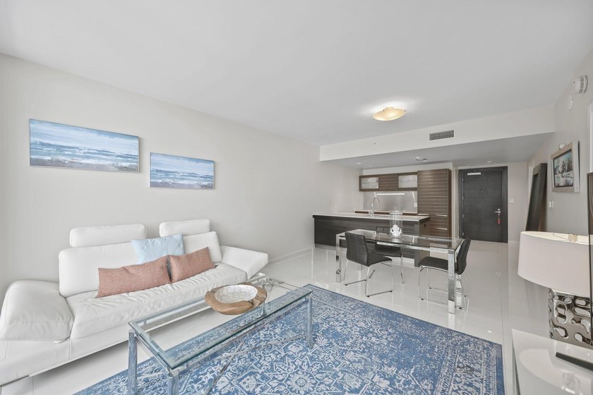 Welcome to Residence 3909 at the prestigious Epic Residences - photo 9
