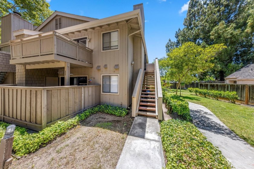 Welcome to this beautifully updated 2-bedroom, 2-bath - photo 2