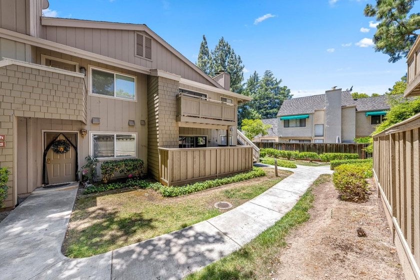 Welcome to this beautifully updated 2-bedroom, 2-bath - photo 3