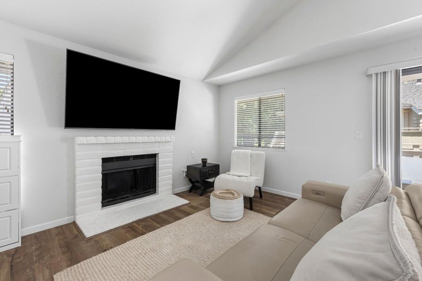 Welcome to this beautifully updated 2-bedroom, 2-bath - photo 7