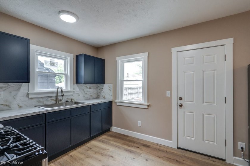 Move-in ready with extensive updates! New windows, flooring - photo 13