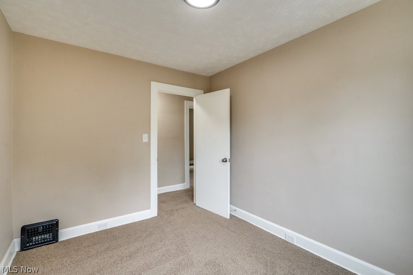 Move-in ready with extensive updates! New windows, flooring - photo 16