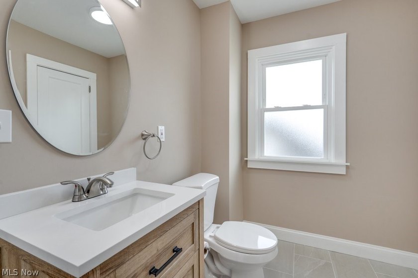 Move-in ready with extensive updates! New windows, flooring - photo 17