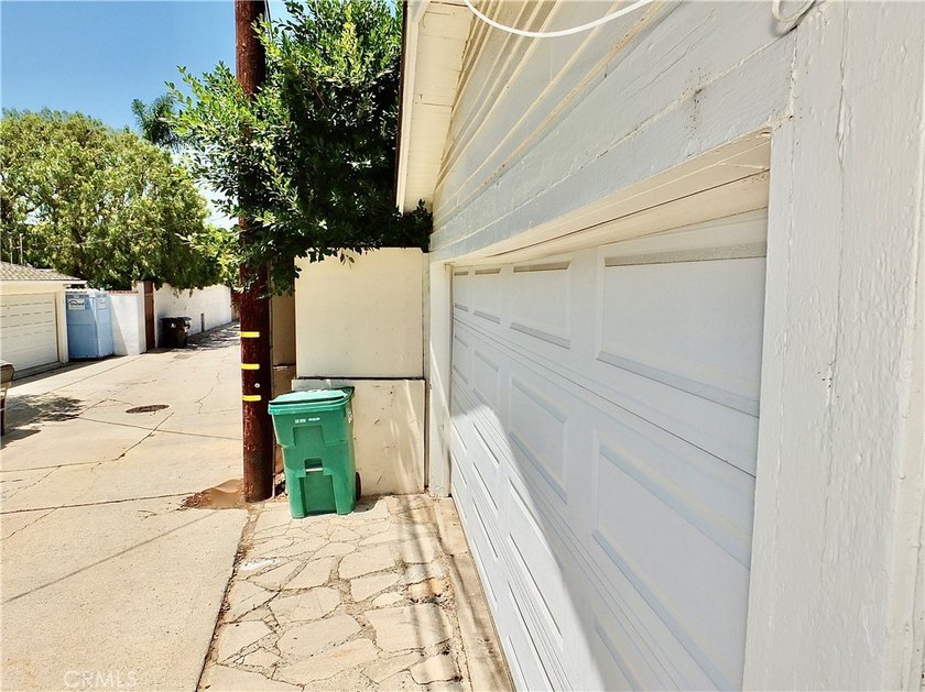 3839 Cedar Avenue... an enchanting 3-bedroom Craftsman - photo 21