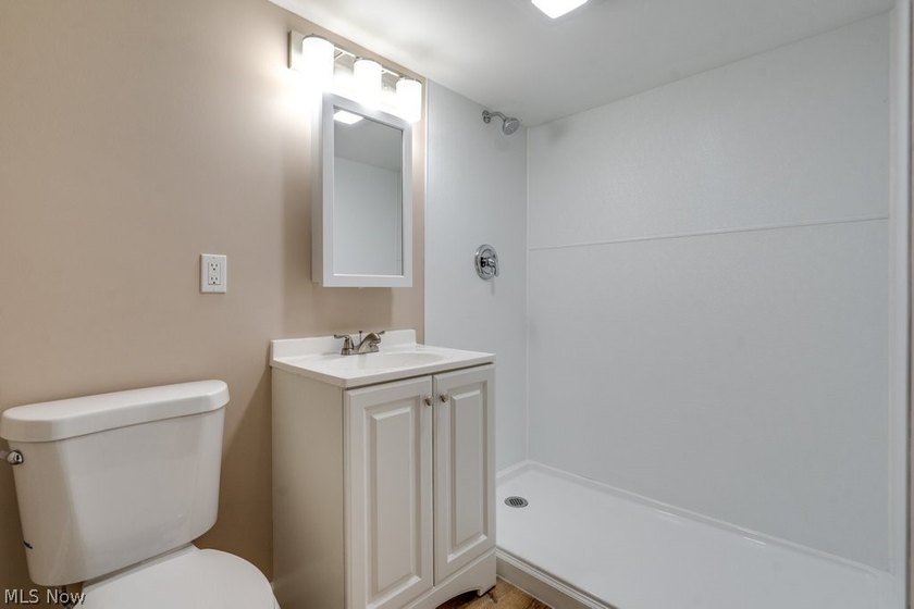 Move-in ready with extensive updates! New windows, flooring - photo 25