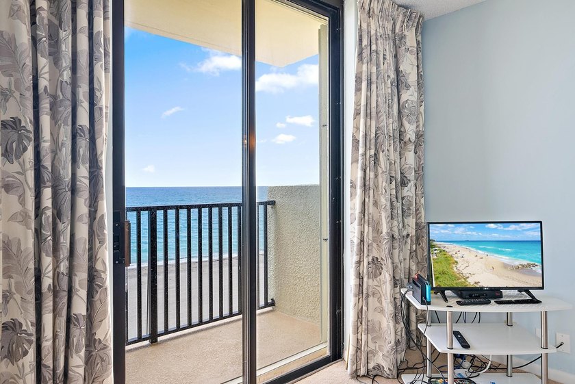 With The Most Amazing Water Views &amp; Amenities of a Luxury - photo 26