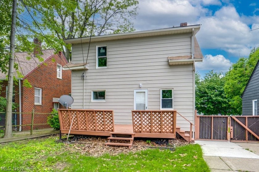 Move-in ready with extensive updates! New windows, flooring - photo 30