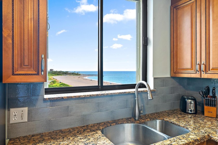 With The Most Amazing Water Views &amp; Amenities of a Luxury - photo 33