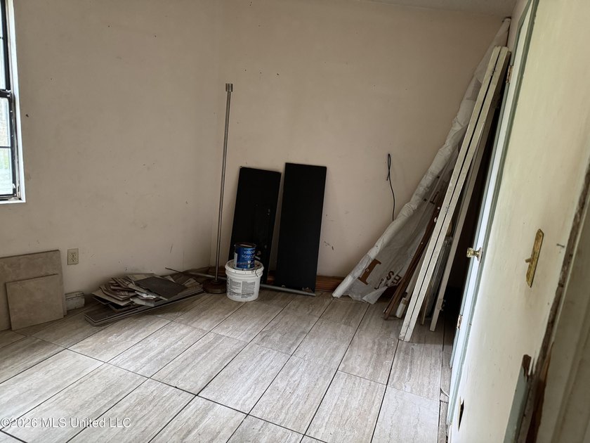 Bring your tool belt and imagination to this unique - photo 9