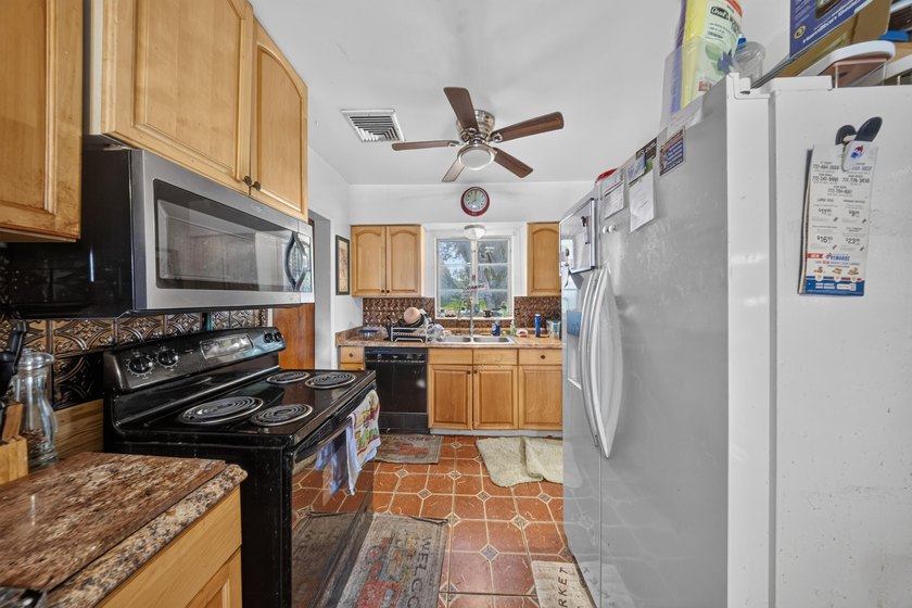 Investor opportunity in Fort Pierce! This 3-bedroom, 2-bath CBS - photo 7
