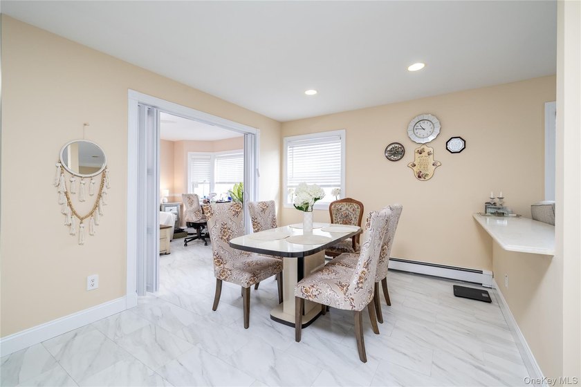 Long Beach Spacious COLONIAL you enter through two story foyer - photo 11