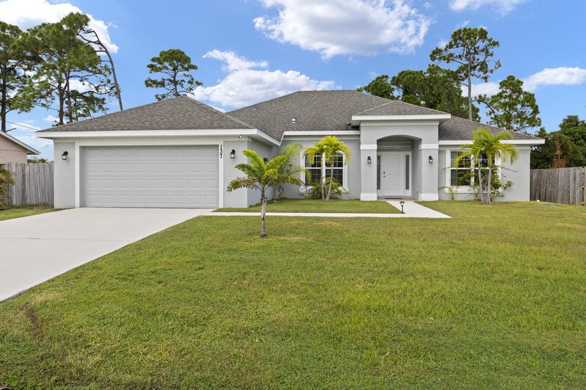 Completed in November 2021, this beautifully maintained CBS home - photo 2