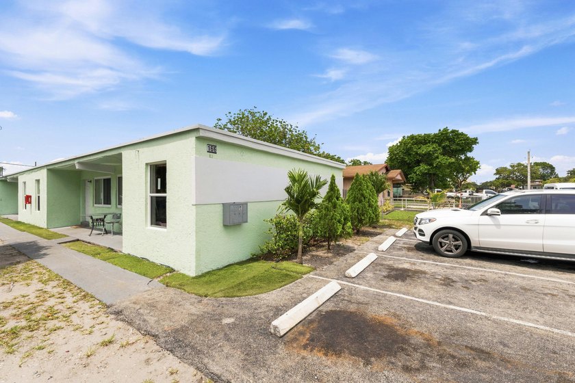 Turnkey Quadplex easy to show. The property has all impact - photo 3