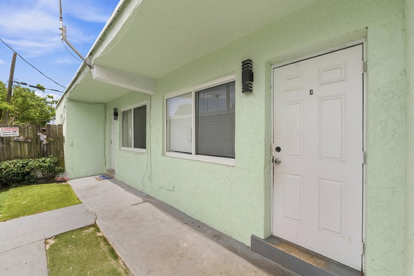 Turnkey Quadplex easy to show. The property has all impact - photo 4