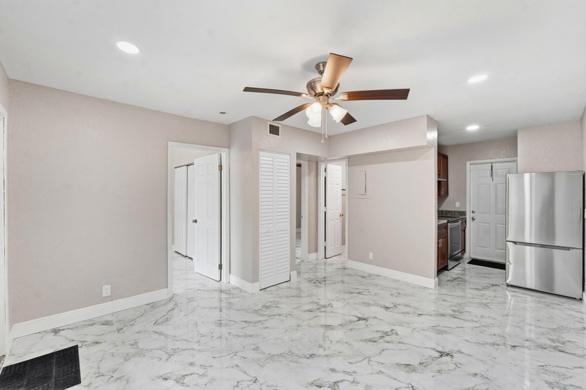 Turnkey Quadplex easy to show. The property has all impact - photo 5