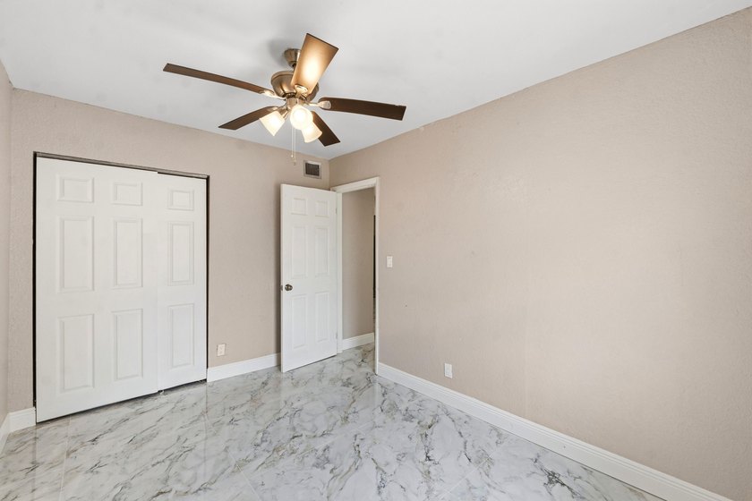 Turnkey Quadplex easy to show. The property has all impact - photo 10