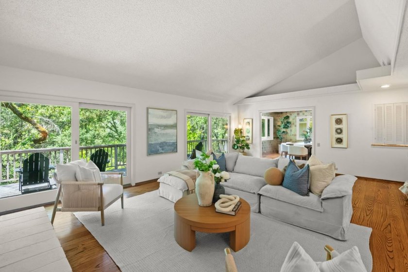This lovely 3,266 square foot, 5 bedroom, 3.5 bathroom home - photo 11