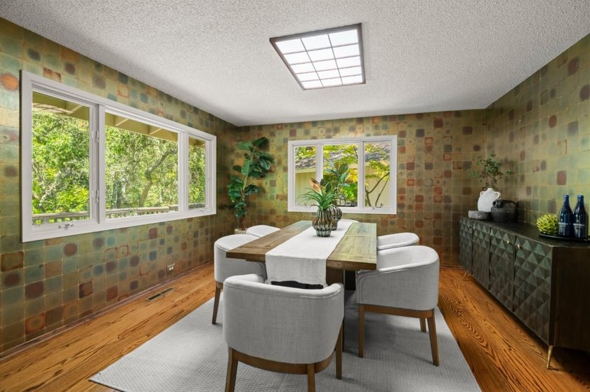This lovely 3,266 square foot, 5 bedroom, 3.5 bathroom home - photo 12