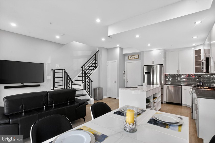 Welcome to 343 N Front Street, Unit B - a stunning 2-bedroom - photo 13