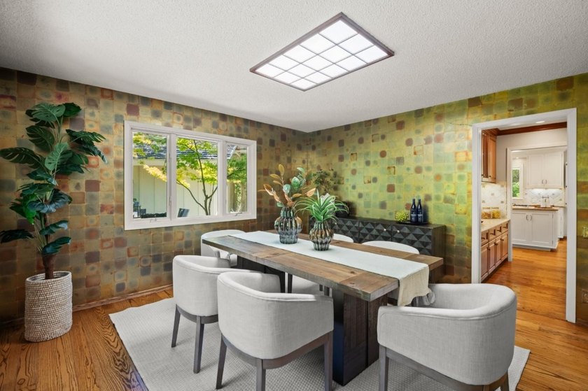 This lovely 3,266 square foot, 5 bedroom, 3.5 bathroom home - photo 14
