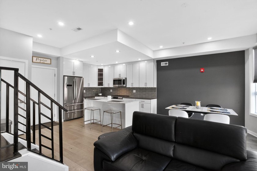 Welcome to 343 N Front Street, Unit B - a stunning 2-bedroom - photo 17