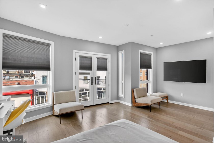 Welcome to 343 N Front Street, Unit B - a stunning 2-bedroom - photo 20