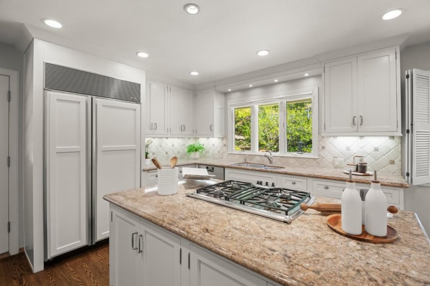 This lovely 3,266 square foot, 5 bedroom, 3.5 bathroom home - photo 21