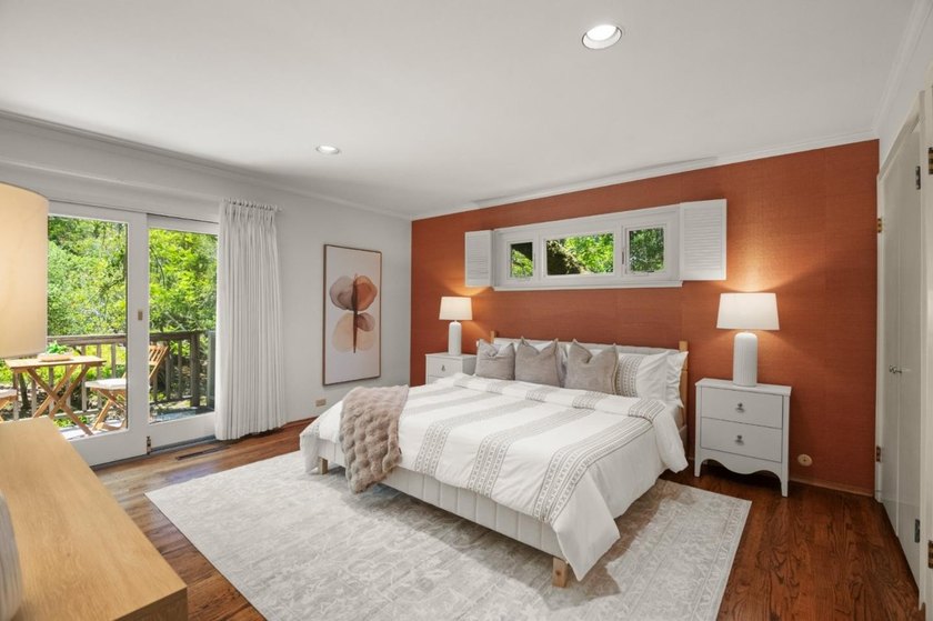 This lovely 3,266 square foot, 5 bedroom, 3.5 bathroom home - photo 26