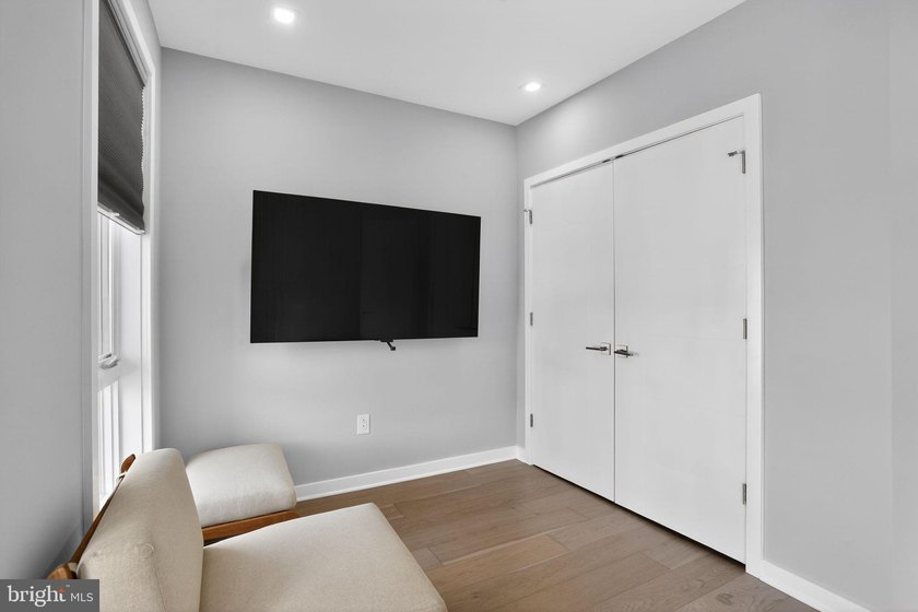 Welcome to 343 N Front Street, Unit B - a stunning 2-bedroom - photo 28